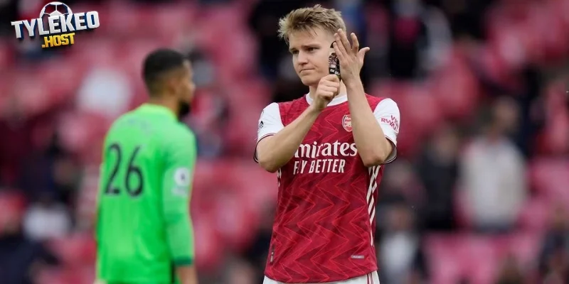 Arsenal bán Martin Odegaard gây tranh cãi