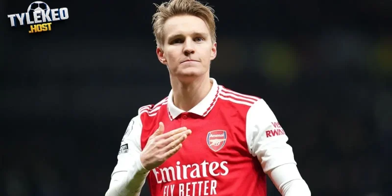 Arsenal bán Martin Odegaard giá 80 triệu, Aston Villa giữ chân Unal Emery