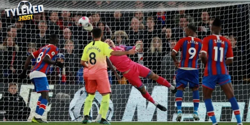 Cuộc đua vô địch Premier League bước vào giai đoạn quyết định