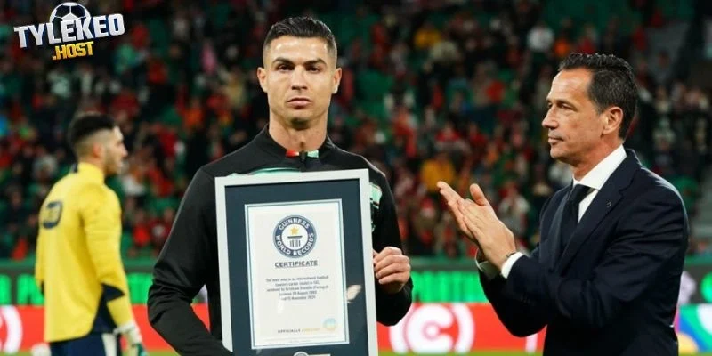 Đỉnh cao khi Ronaldo lập kỷ lục hiếm