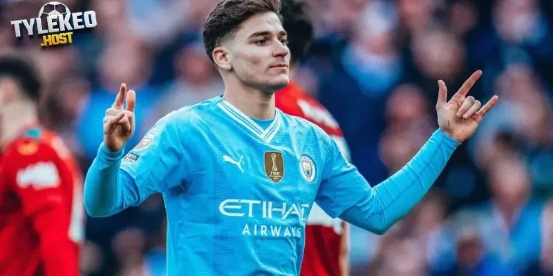 Julian Alvarez có khả năng săn bàn nhạy bén